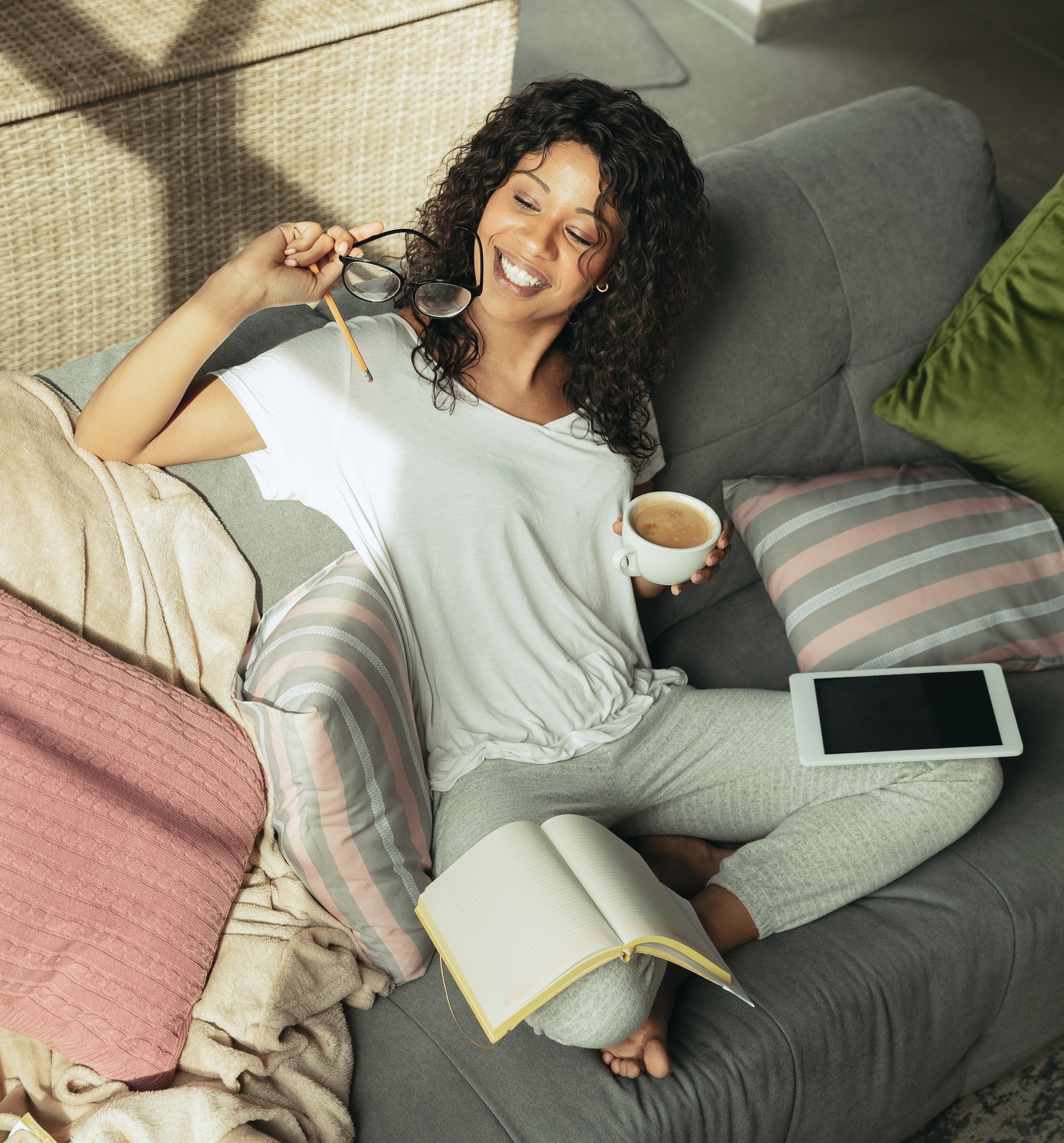 Apprenez à mieux organiser votre travail et éviter le surmenage avec la sophrologie. Techniques de relaxation pour développer votre résilience face aux défis du quotidien. Respiration profonde, méditation et pleine conscience pour mieux vivre le moment présent et renforcer votre confiance en vous.